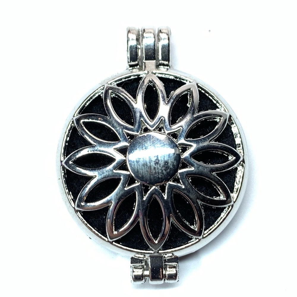 😍 Filigreed Essential Oil Diffuser Pendant 👀